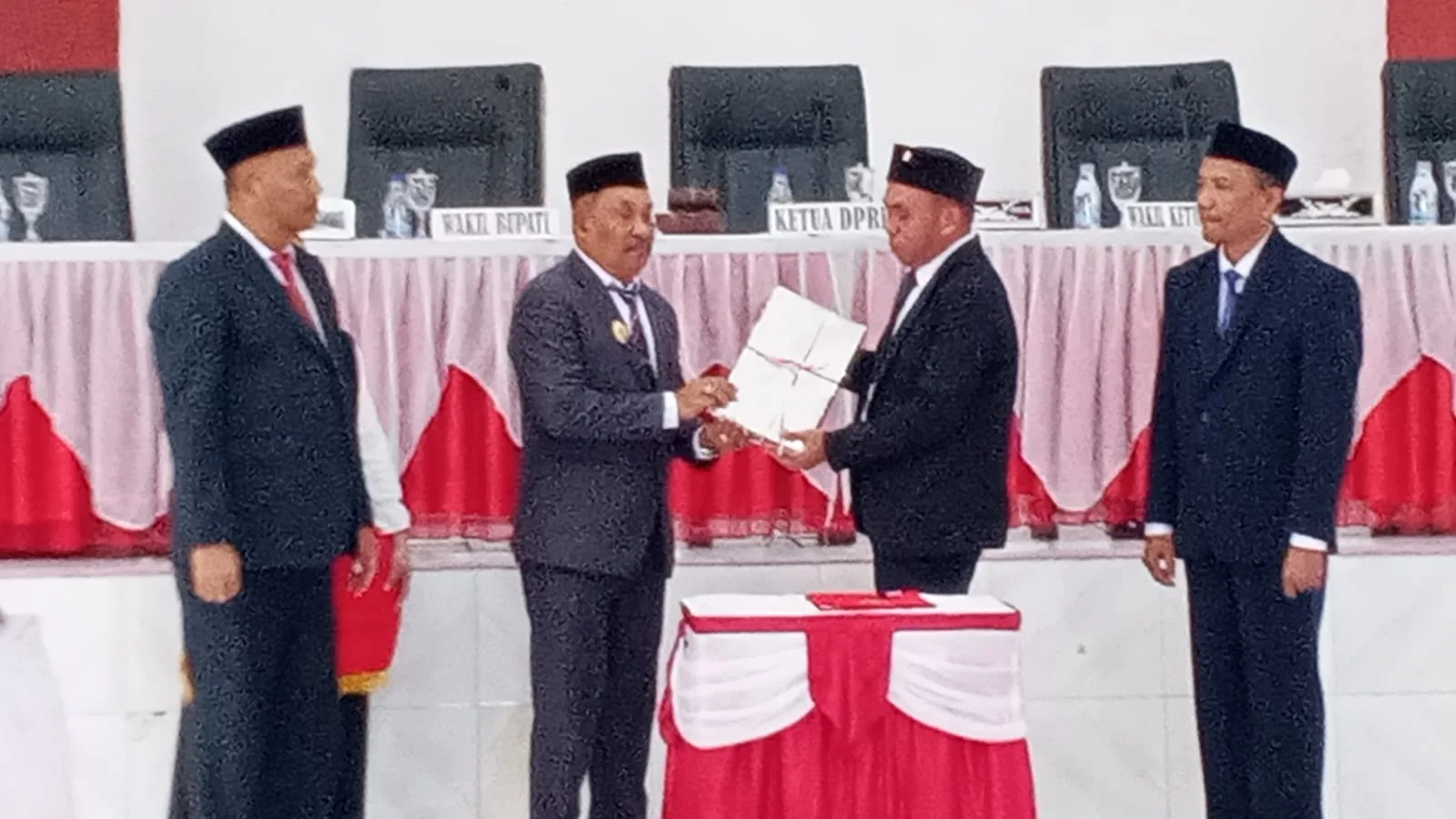 Rapat Paripurna DPRD SBB: Bahas Ranperda, APBD 2027