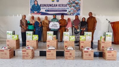 TP PKK SBB & Pemkab Salurkan Mesin Jahit, Alat Usaha dan Bantuan Kesehatan ke Negeri Latu