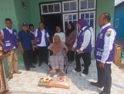 TP Posyandu dan Dinas Sosial SBB Berkolaborasi, Bantuan Kursi Roda dan Sembako Diterima Warga Dusun Pulau Osi Desa Eti